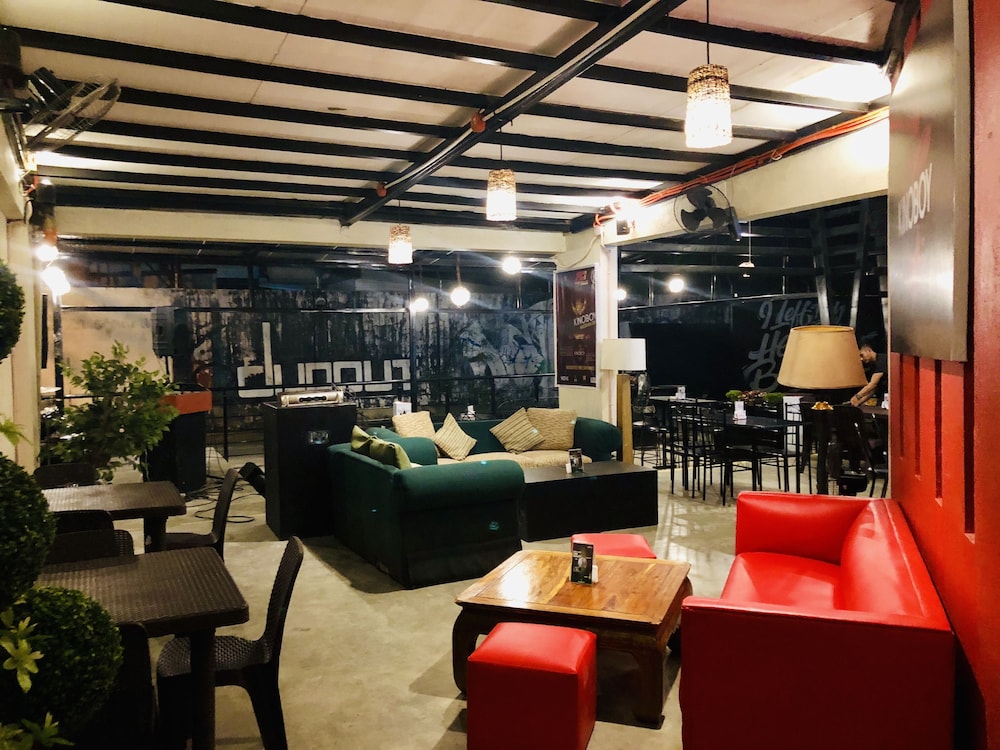 Hometown Hotel Bacolod - Lacson 59/74