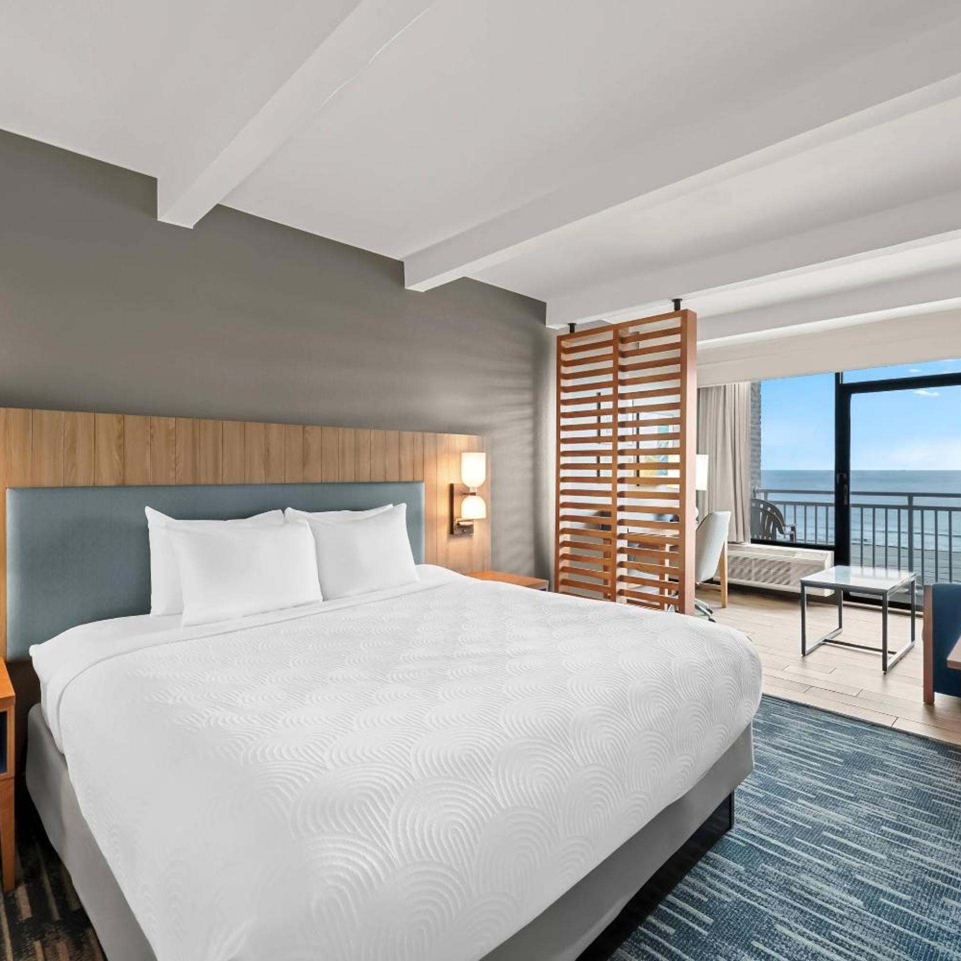 Room, King Bed, Ocean Front, Accessible