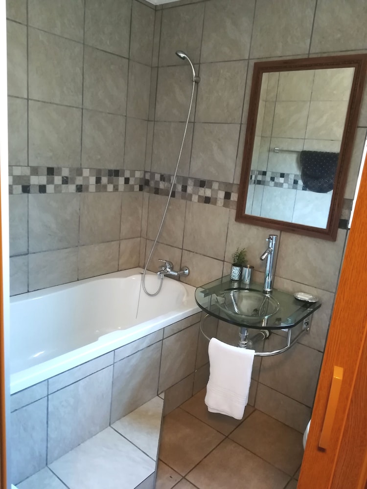 24 On Vrey Boutique Hotel 47/50