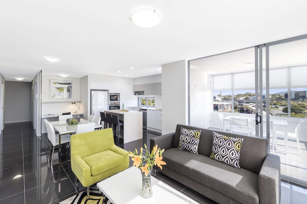 Oaks Brisbane Woolloongabba Suites 37/73
