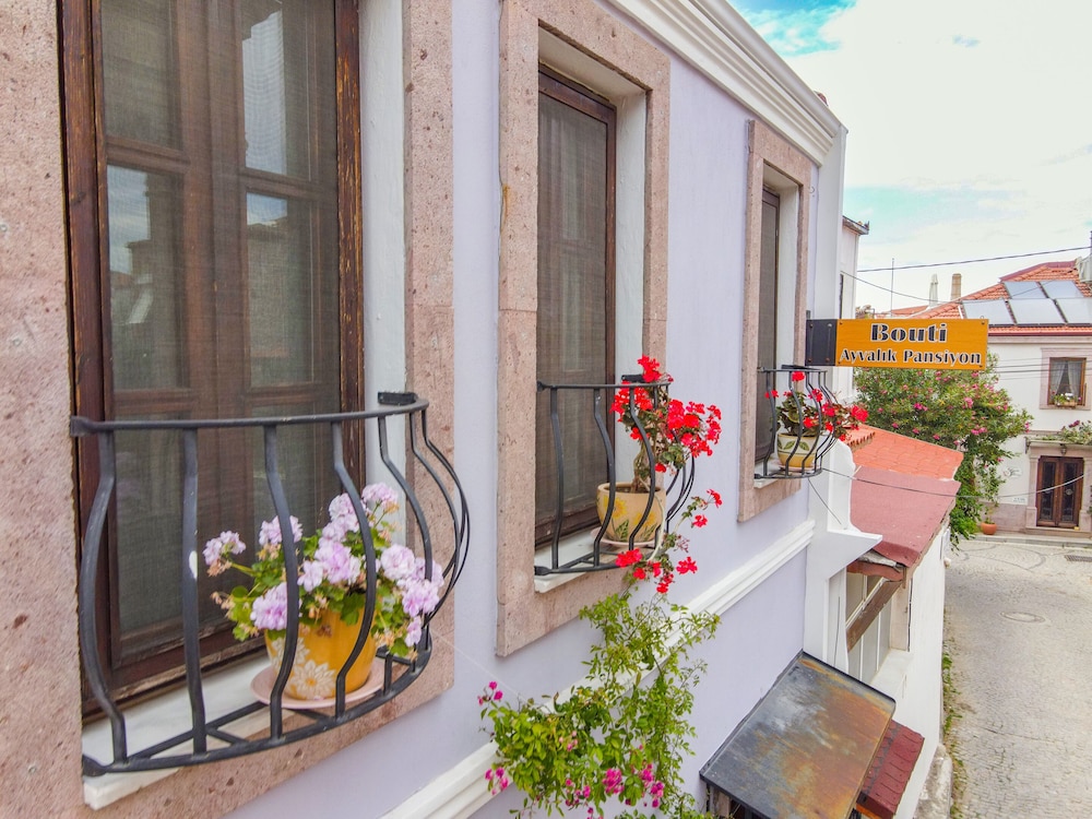 Bouti Ayvalik Otel 40/50