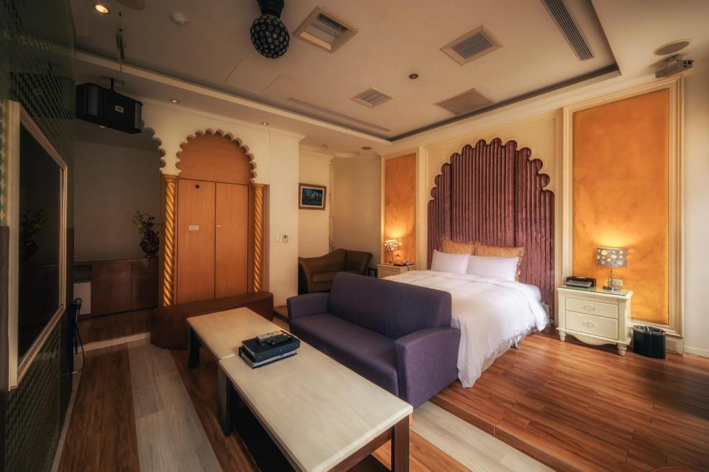 Pool, Suite, Double Bed, Building a