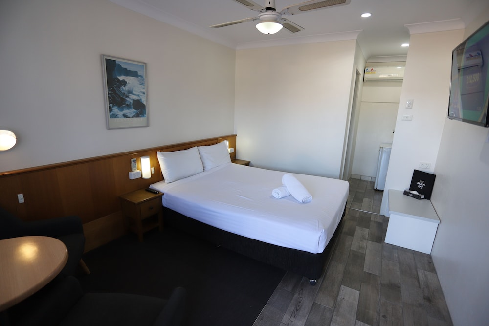 ECONOMY, QUEEN BED