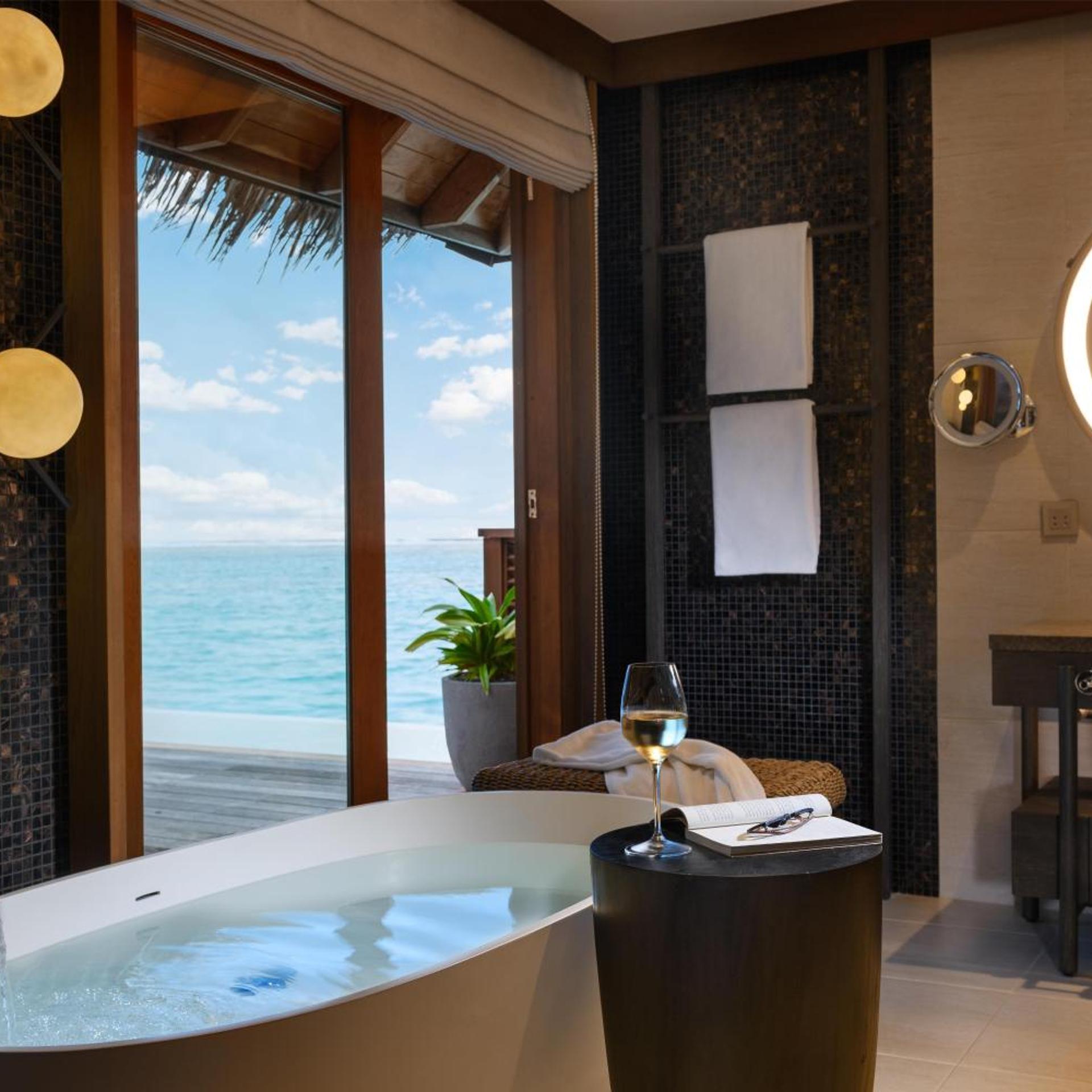 SUNSET WATER VILLA WITH POOL -Transfer Excluded، Conrad Maldives Rangali Island 4/4