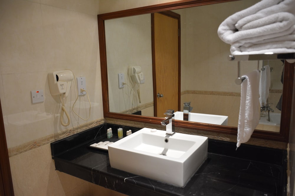 Gold Crest Hotel 18/49