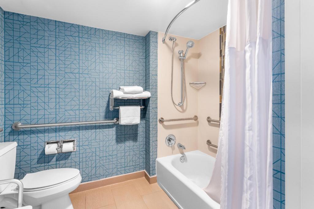 1 BEDROOM, SUITE, KING BED, LAUNDRY, ACCESSIBLE
