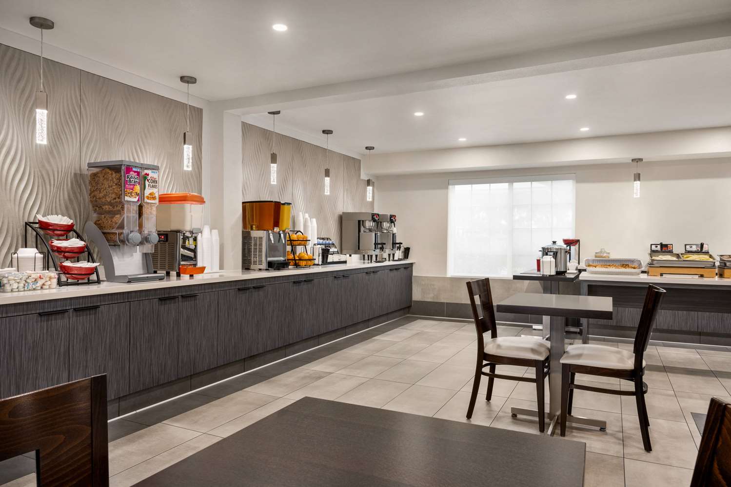 Ramada by Wyndham Anaheim Convention Center 25/40