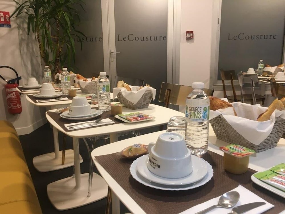 HOTEL LE COUSTURE 17/24
