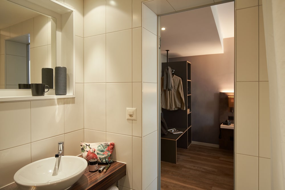 THE HEY HOTEL INTERLAKEN 38/41