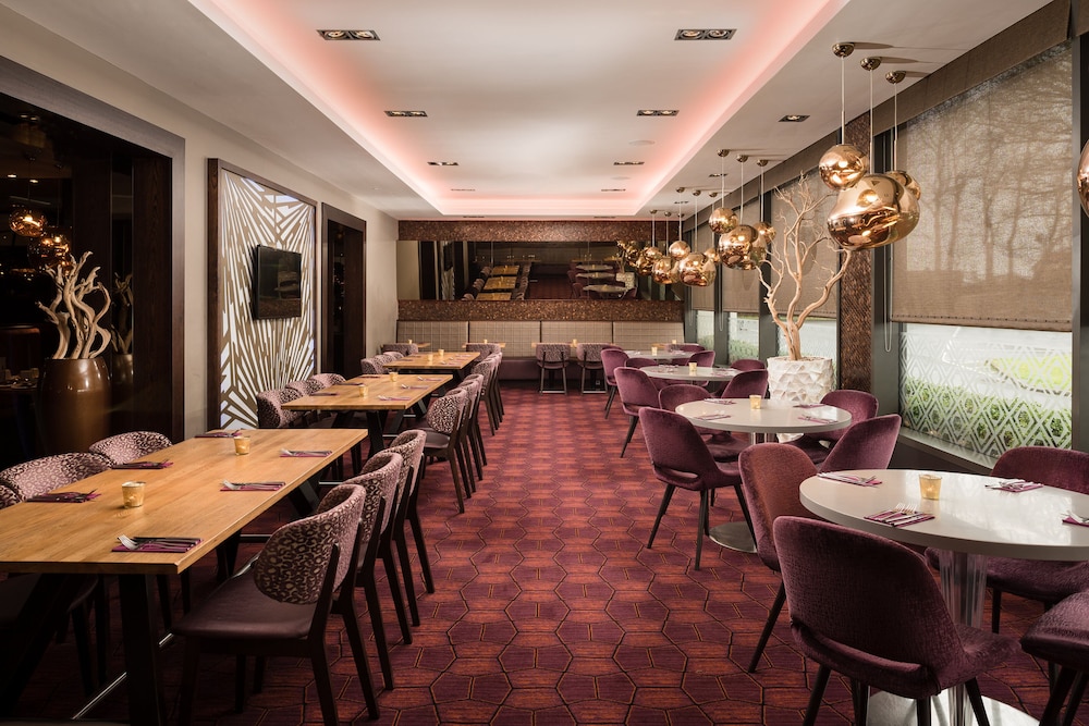 Carlton Hotel 47/61