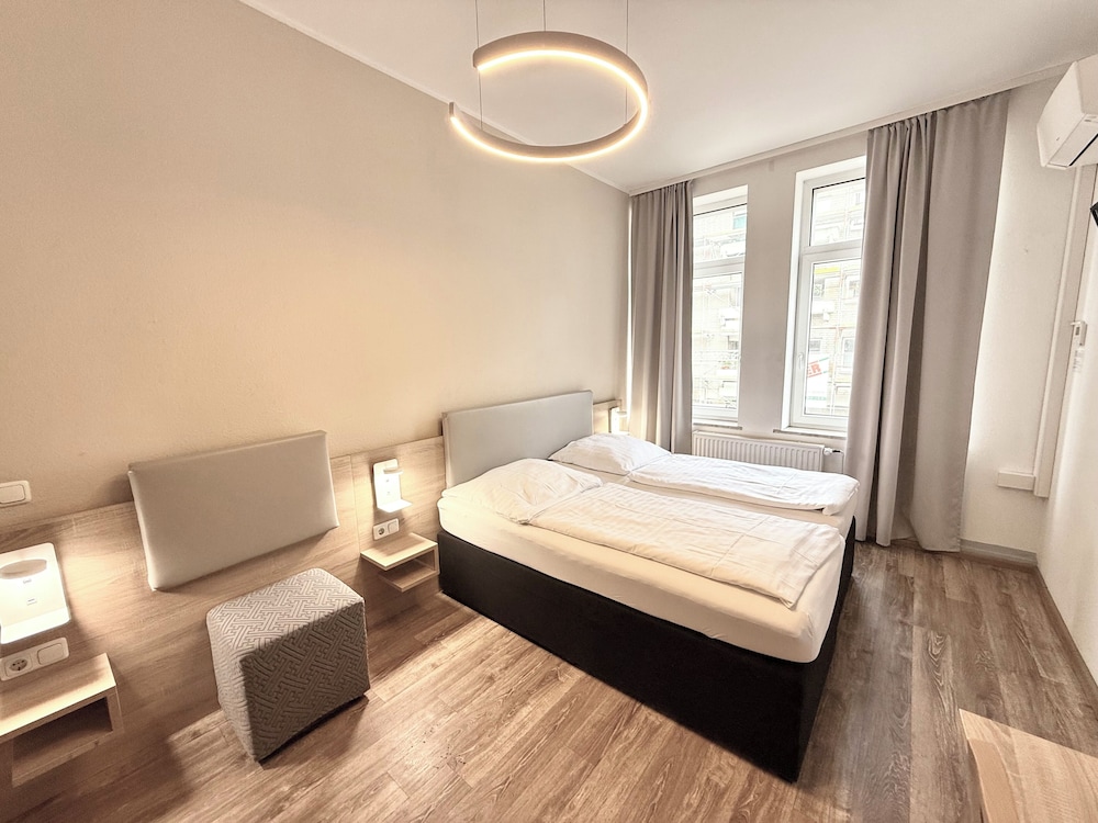 Central Hotel Duisburg 16/34
