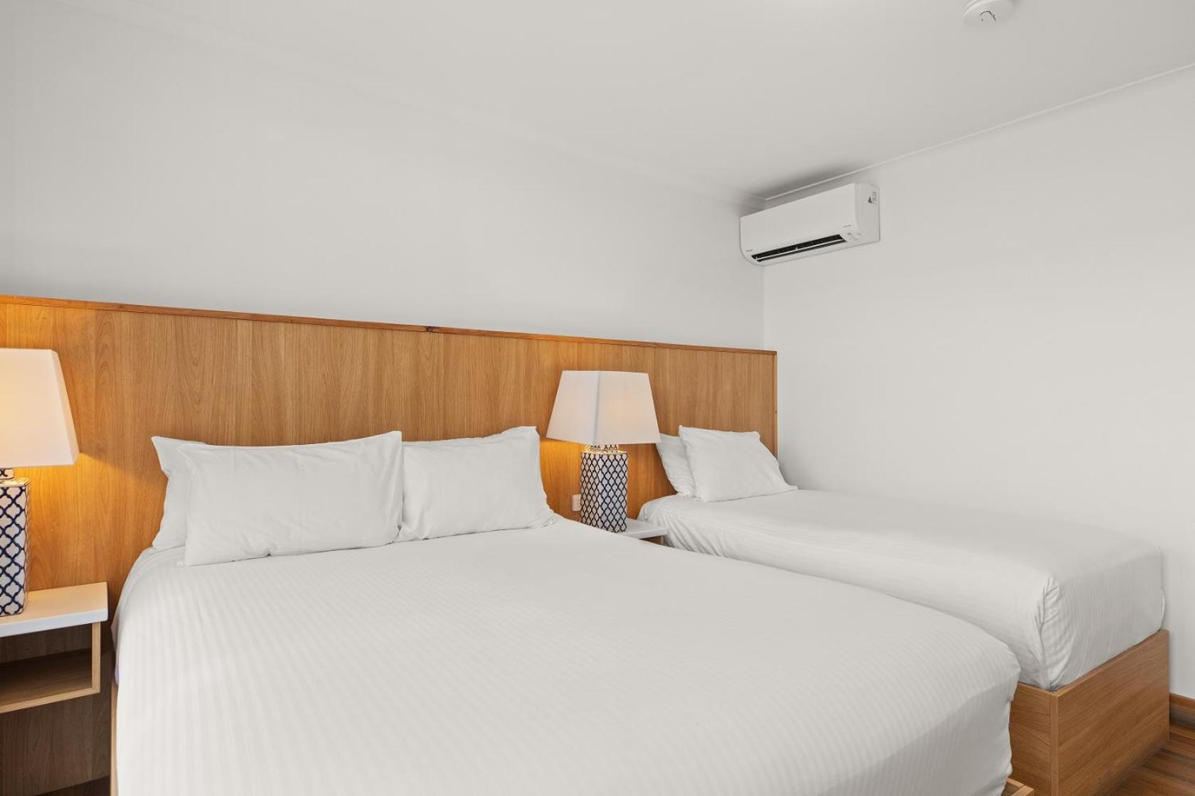 Courtyard, Twin Beds