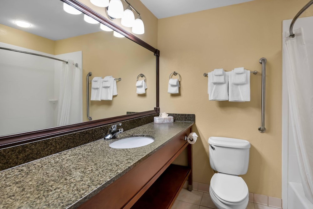 غرفة قياسية بسريرين كوين، Quality Inn Kilmarnock VA 5/5