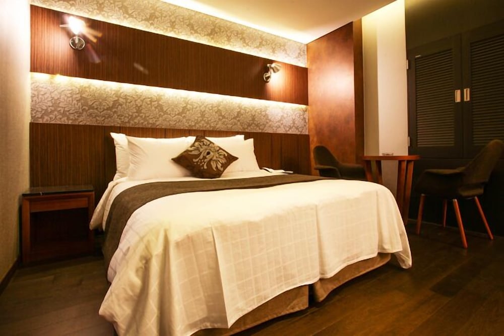 KARAK TOURIST HOTEL 17/50