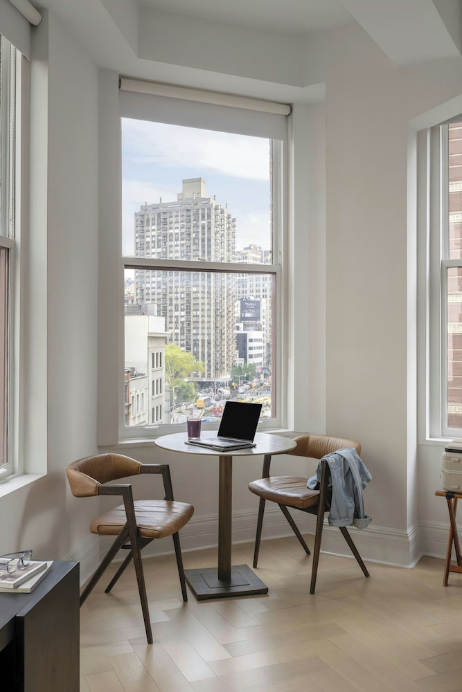 Flatiron Hotel 43/62
