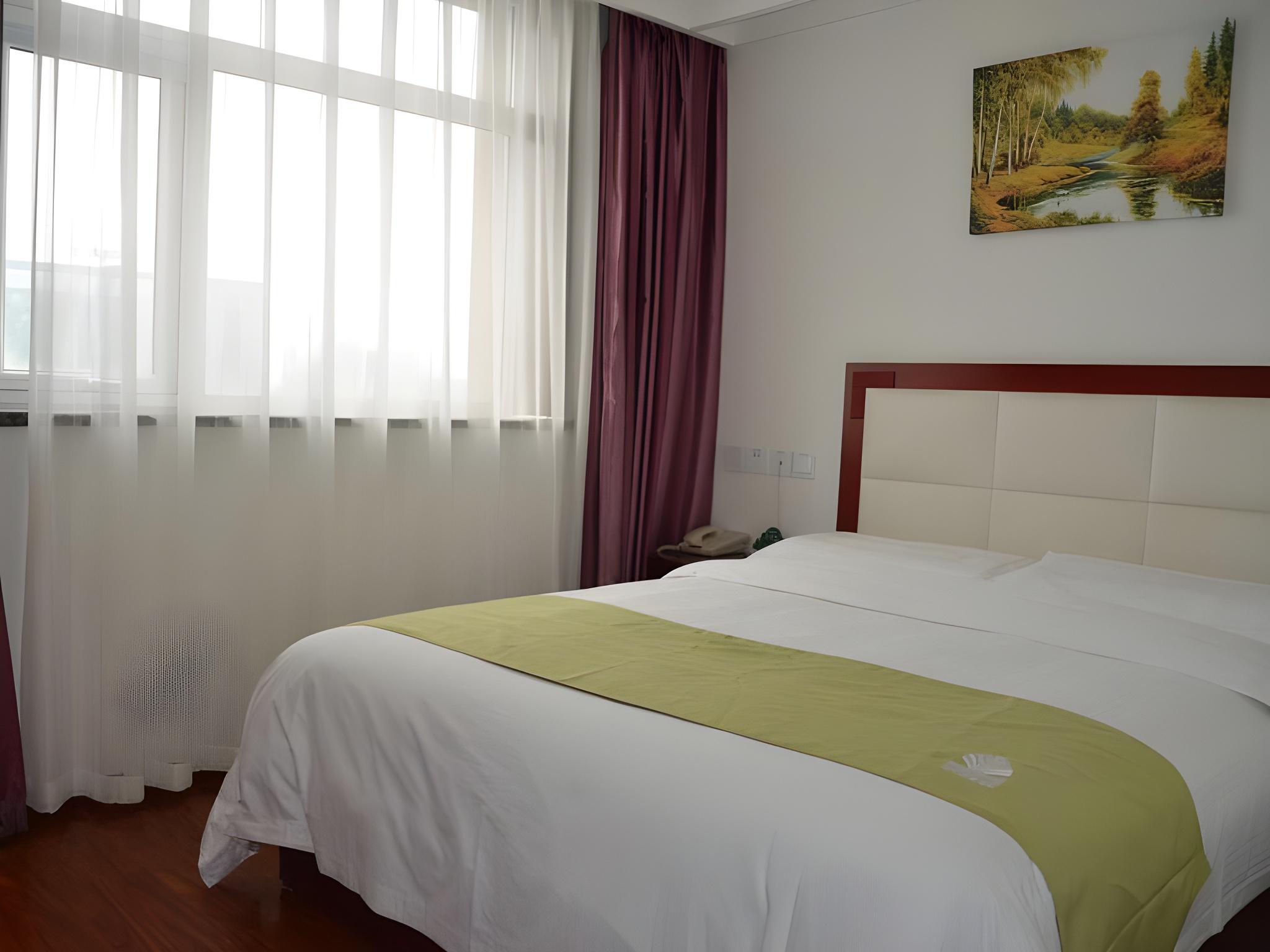 ROOM, QUEEN BED