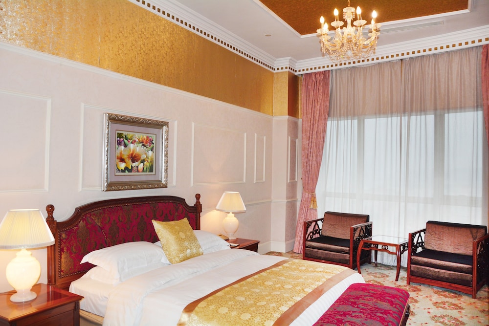 LUXURY, SUITE