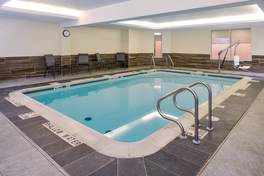 Fairfield Inn & Suites by Marriott Pittsburgh New Stanton in NEW STANTON - PA
