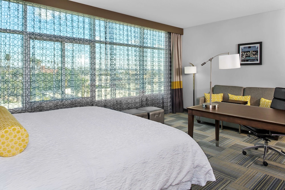 Hampton Inn & Suites Los Angeles/Hollywood 31/52