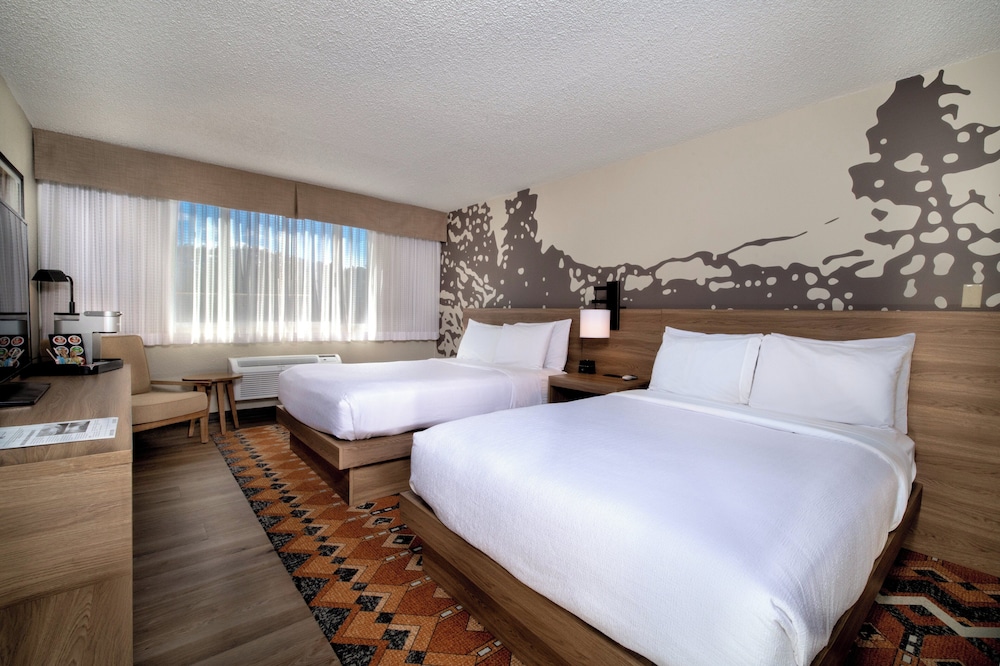 Tower, Standard, 2 Queen Beds, Mountain View