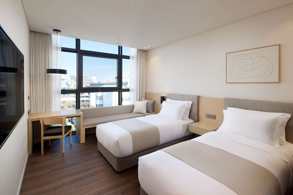 City, Standard, Twin Beds, Kitchen