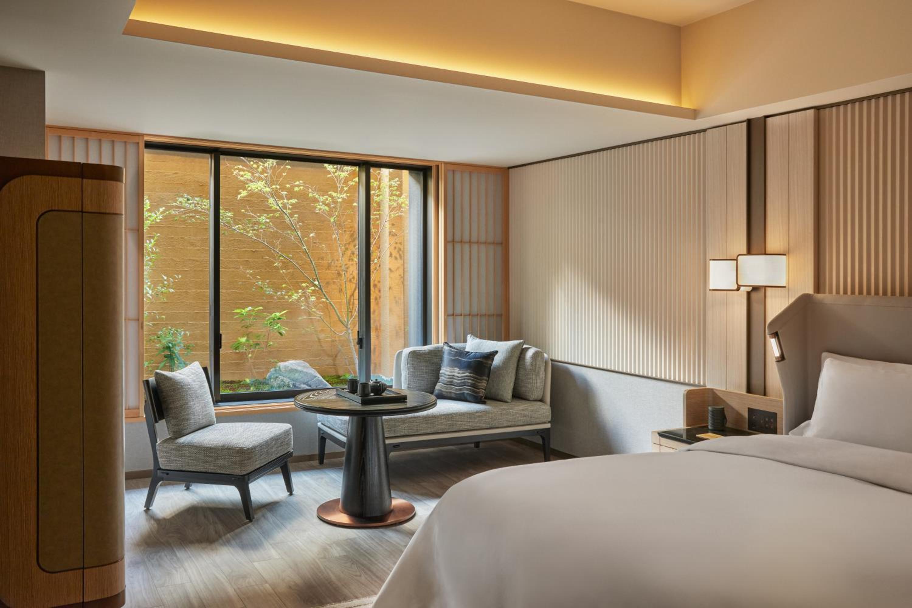 Garden, Premier, King Bed