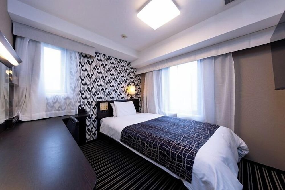 ROOM, SINGLE
