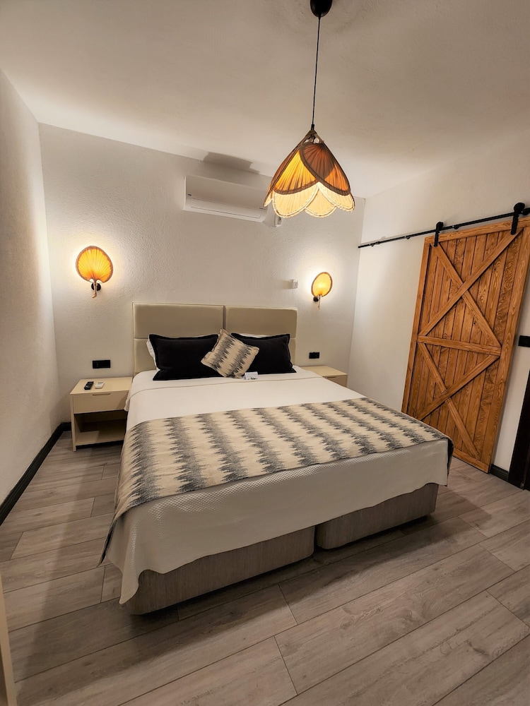 Dolce Vita Luxury Bungalows 8/50