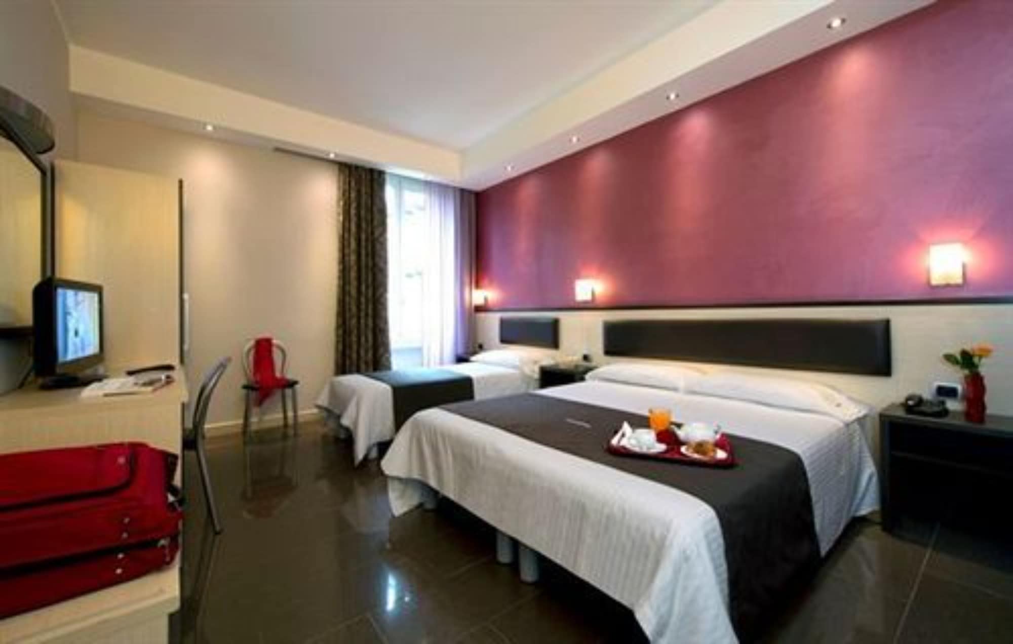 ROOM, TWIN BEDS