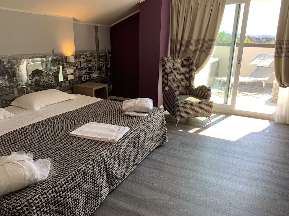 Savoia Hotel Regency 35/36