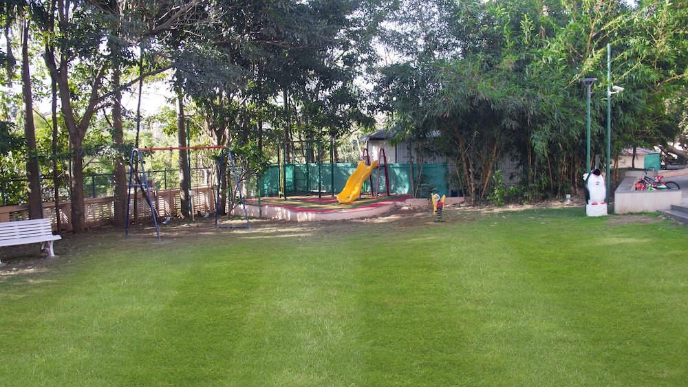 7 Apple Resorts 48/56