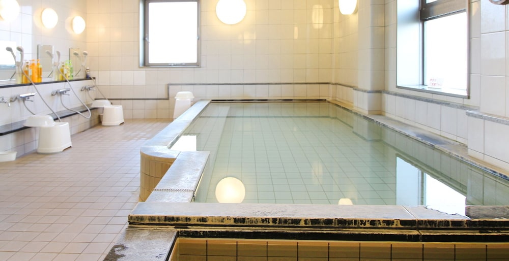 Island Hotel 35/60