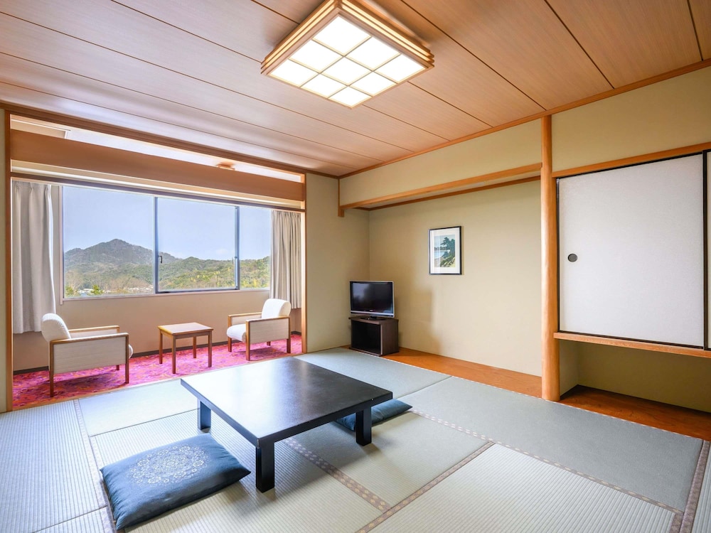 Japanese, 4 Futon Beds, 4 Beds, Sea View