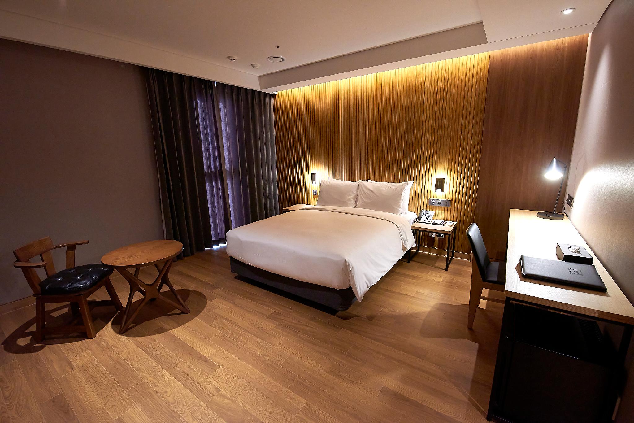 SUPERIOR, DOUBLE BED