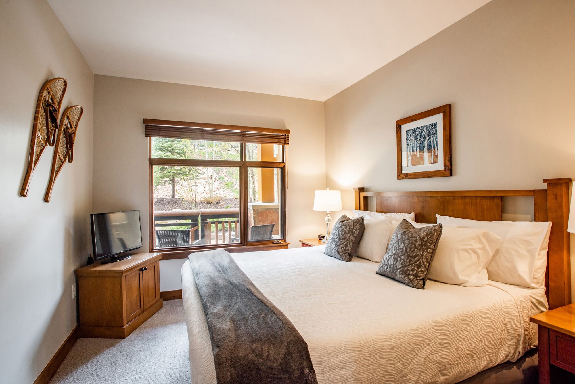 1 BEDROOM, CONDOMINIUM, QUEEN BED