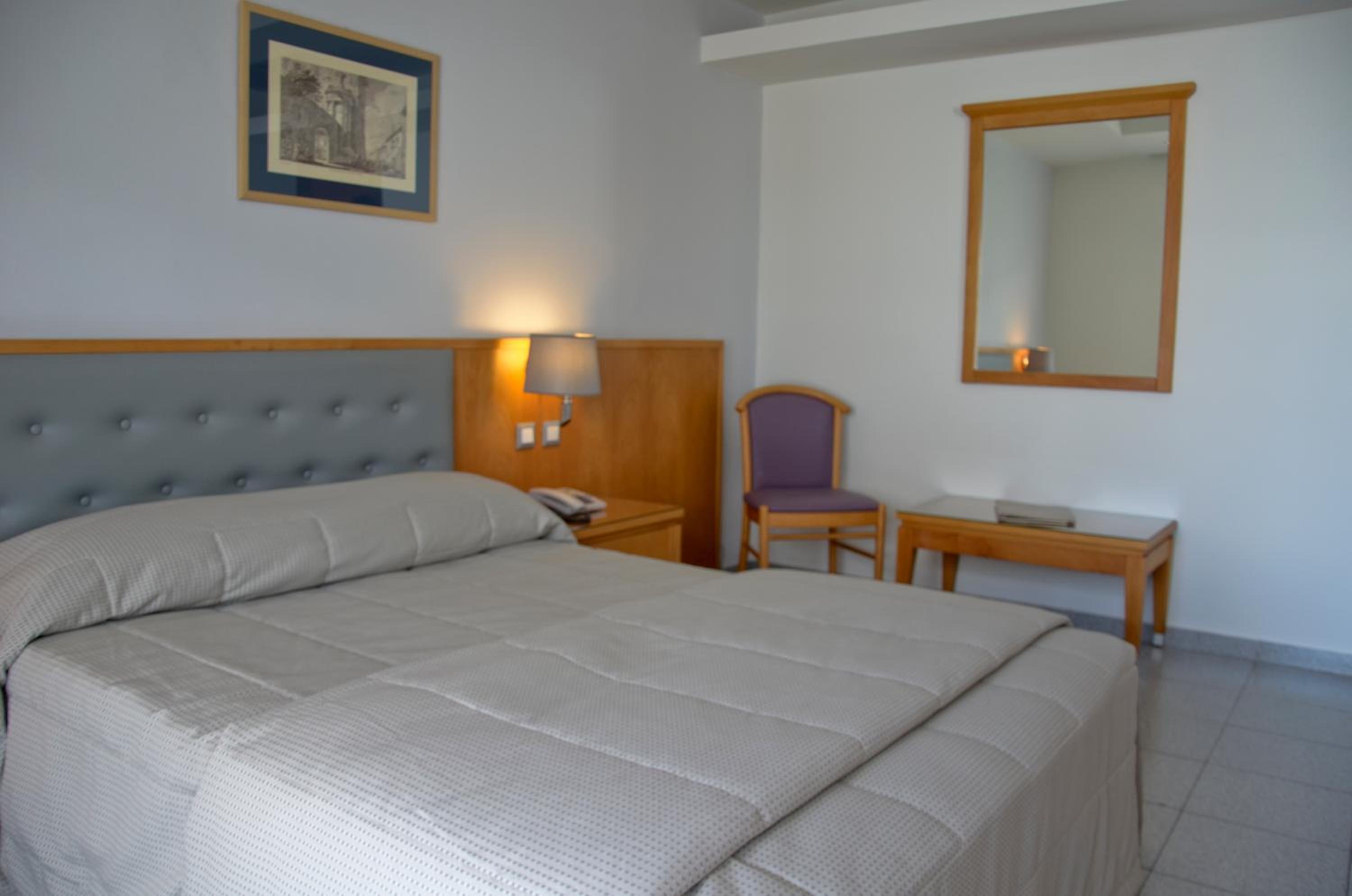 ROOM, TRIPLE