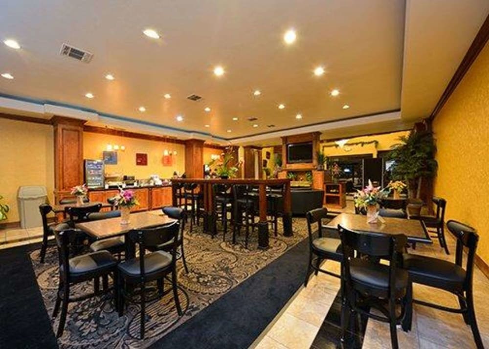 Comfort Suites Bay City 19/34