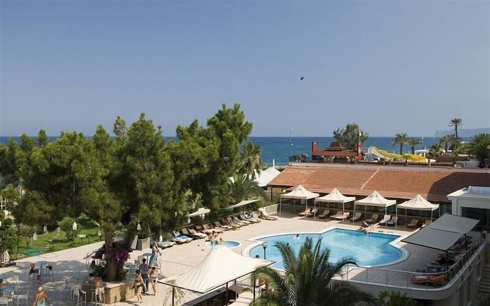 Aquabella Beach Hotel 7/20