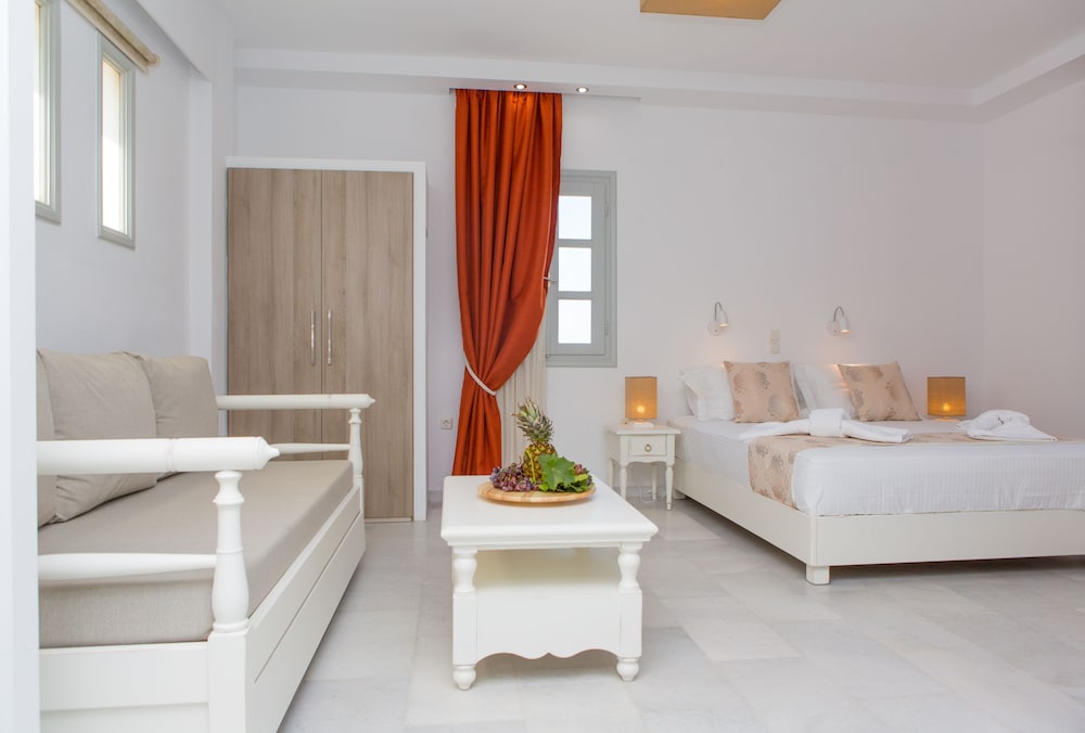 Sun and Moon Villas and Suites 16/72