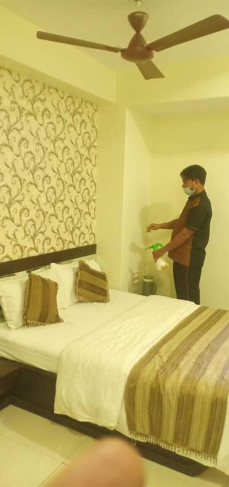 DELUXE, DOUBLE BED