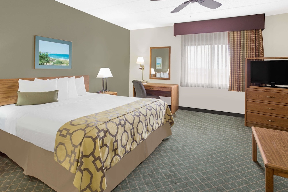Baymont By Wyndham Janesville 13/23
