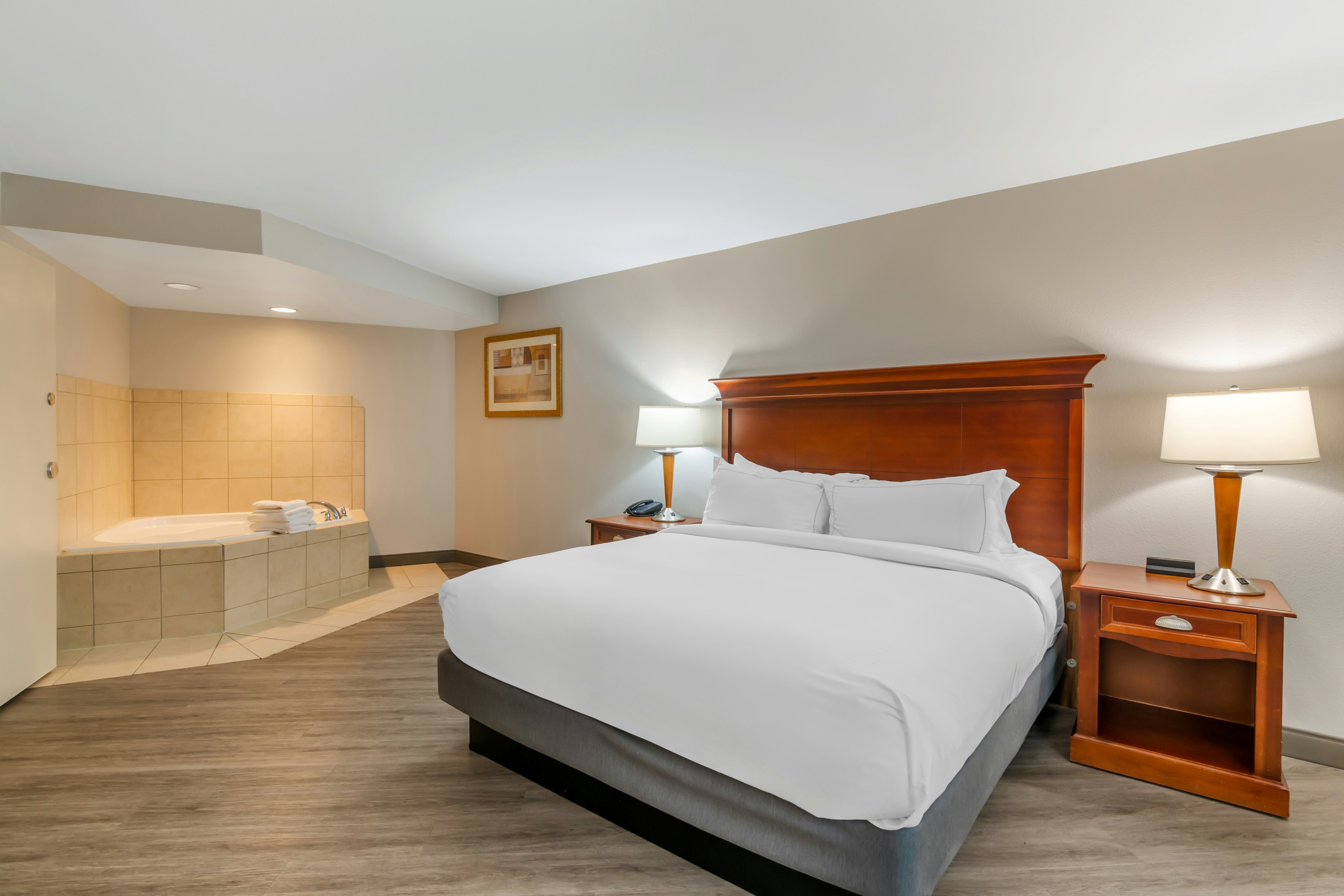 Suite, King Bed, Jetted Tub