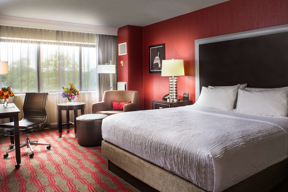 DoubleTree by Hilton New York LaGuardia Airport 11/54