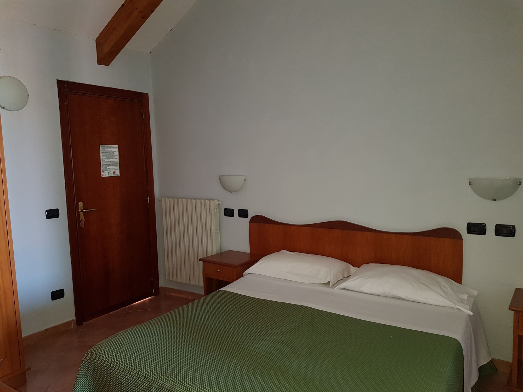 ROOM, TRIPLE