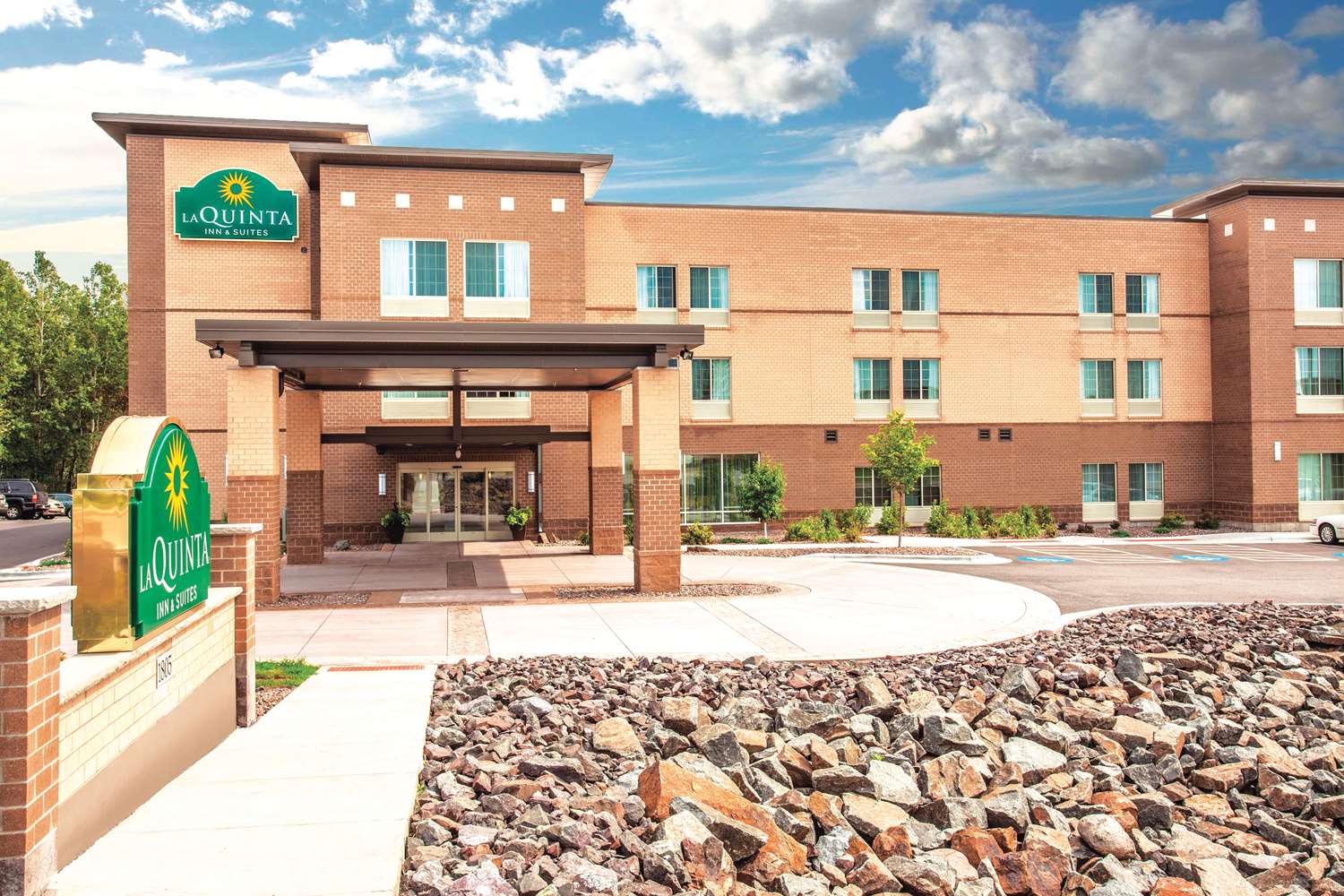 La Quinta Inn & Suites by Wyndham Duluth 3/21