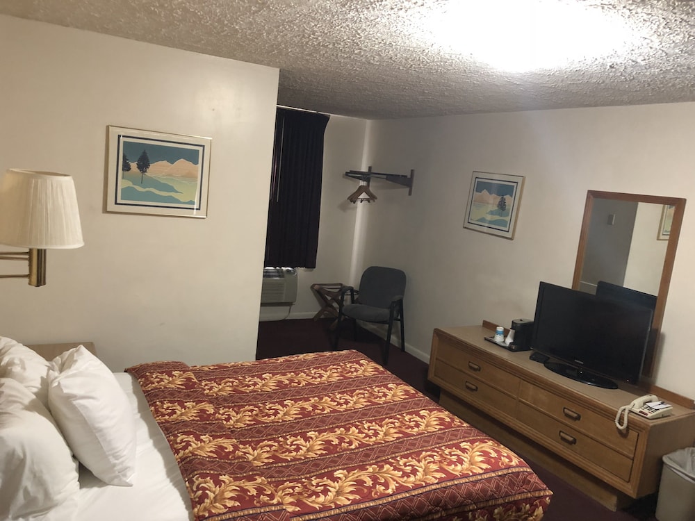 Knights Inn Oswego East 26/59