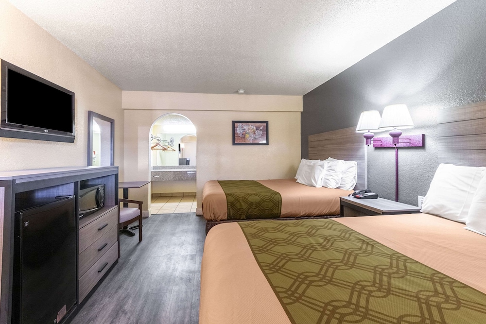 Econo Lodge San Marcos University Area 19/31