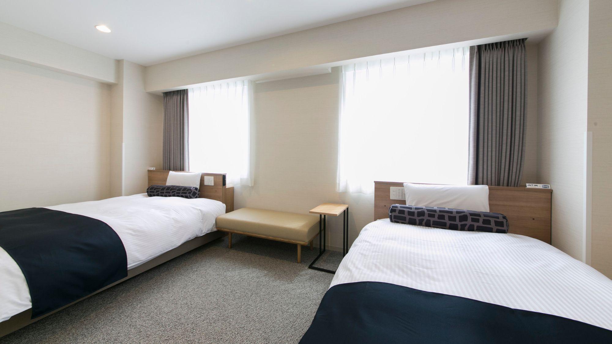 Universal, Twin Beds