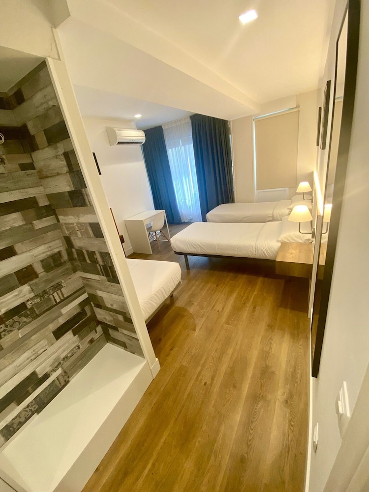 Far Home Hostel 23/71