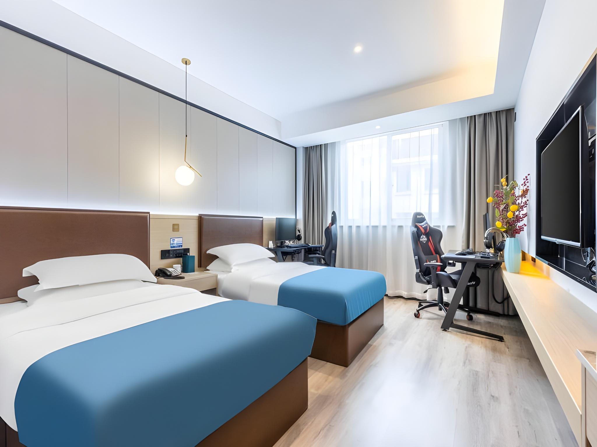 ROOM, TWIN BEDS, ELECTRONIC CIGARETTE ONLY